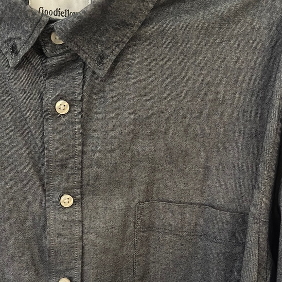Men's Classic Gray Button-Up Shirt - Picture 6 of 8